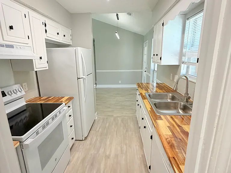 3565 Gondola Dr — Photo 4