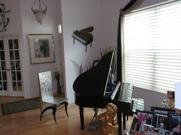 4th image of 505 Woodhill Dr