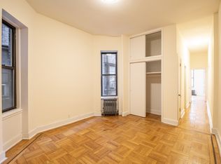 352 W 18th St #1B, New York, NY 10011