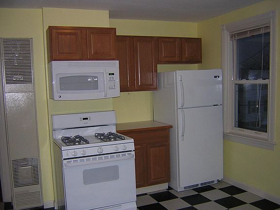 5th image of 9 E Transit St Floor 1