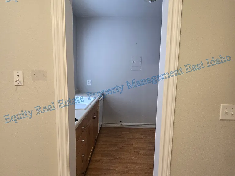 416 W Lewis St #114 — Photo 8