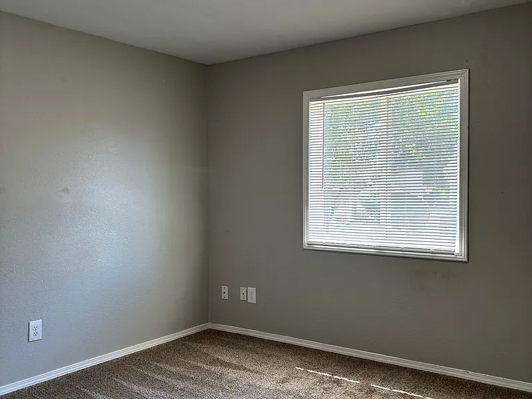 1012 Larch St — Photo 9