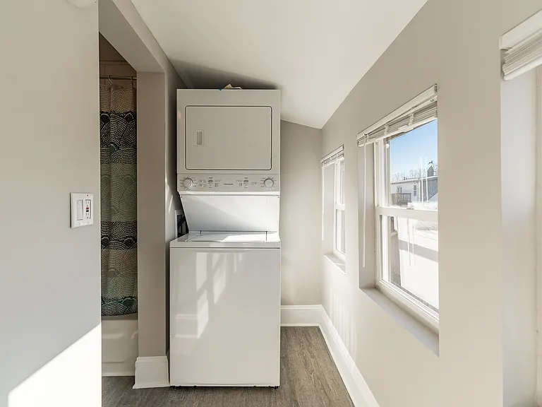 138 8th Ave NE #2 — Photo 8
