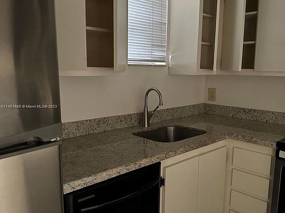 5th image of 8290 Lake Dr APT 522