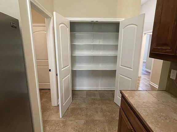 5th image of 34310 Gravesbriar Dr