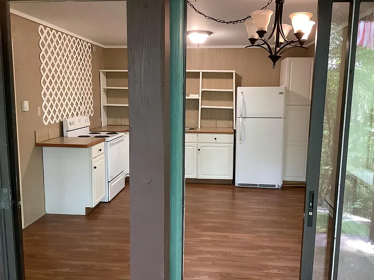 40 Laurie Ln #2 — Photo 4