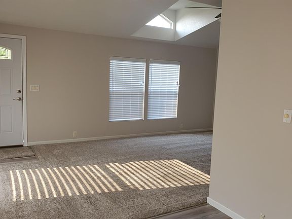 4th image of 5909 Oak Dr