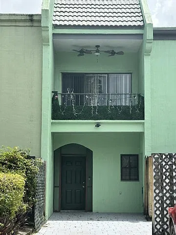 12737 Westhampton Cir
