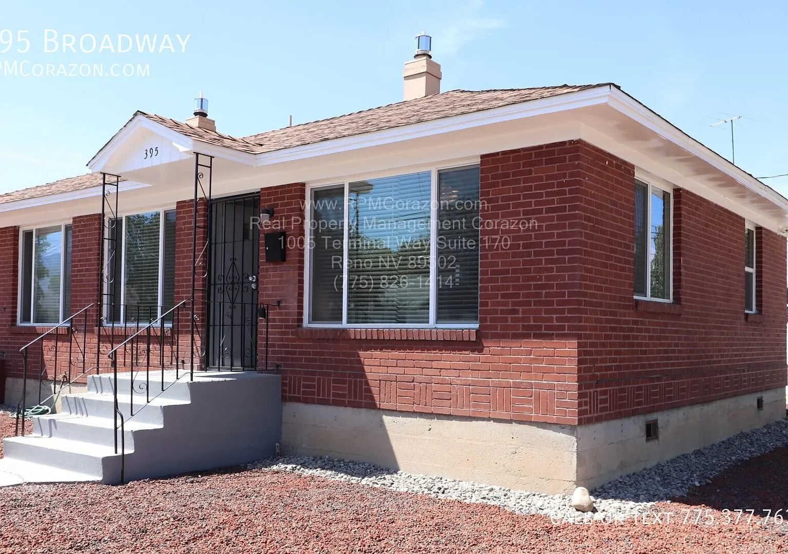 Spacious Remodeled One-Bedroom with A/C & Washer/dryer! — Photo 2