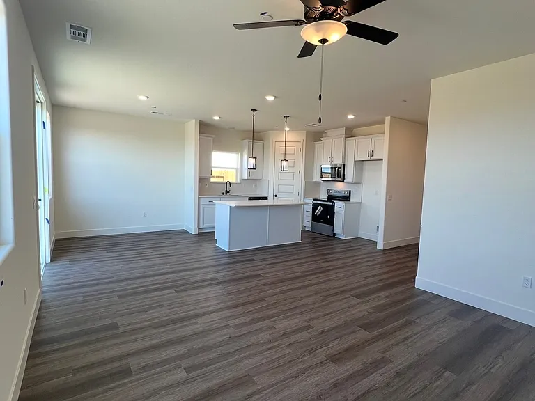 8215 Lush Pl — Photo 2