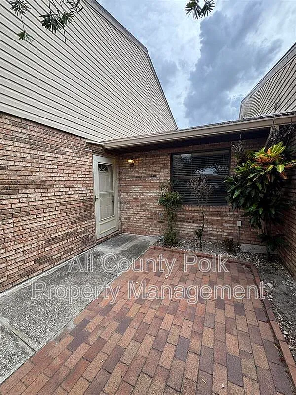 2 bed, 2.0 bath, 1110 sqft, $1,795 — Photo 2
