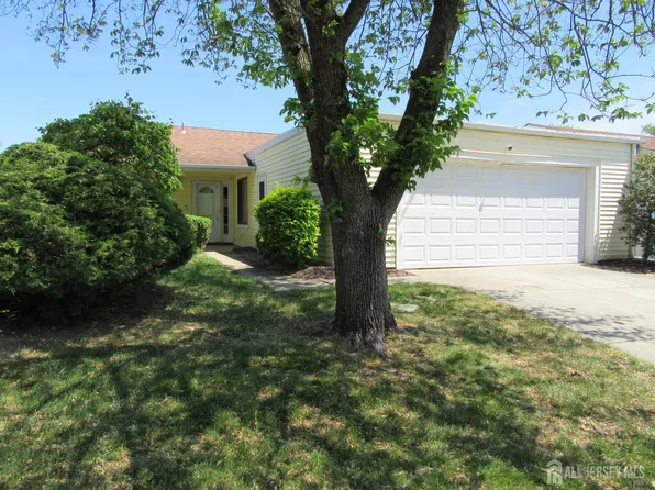 139 Cistus Plz #A, Monroe Township, NJ 08831