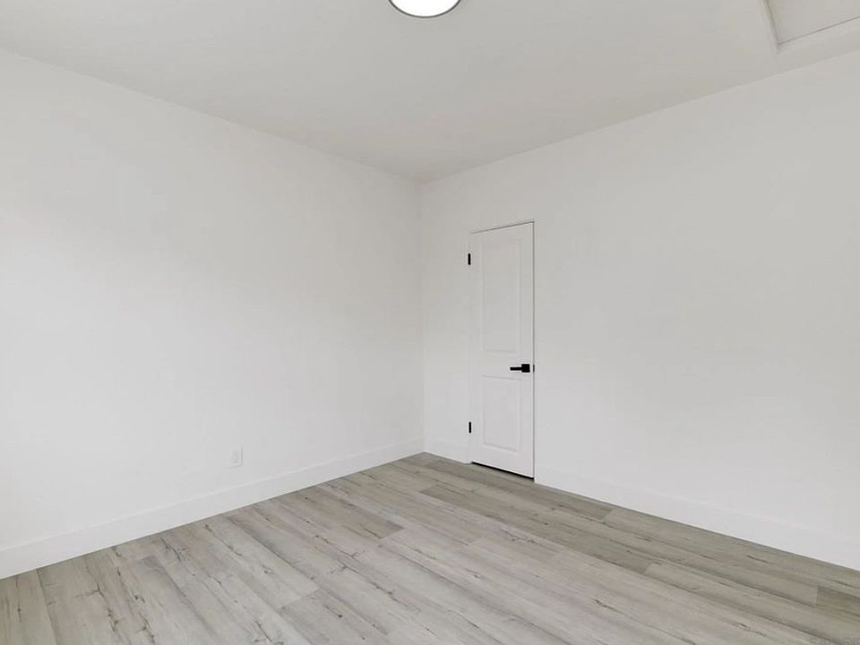 1st image of 244 26th St #4