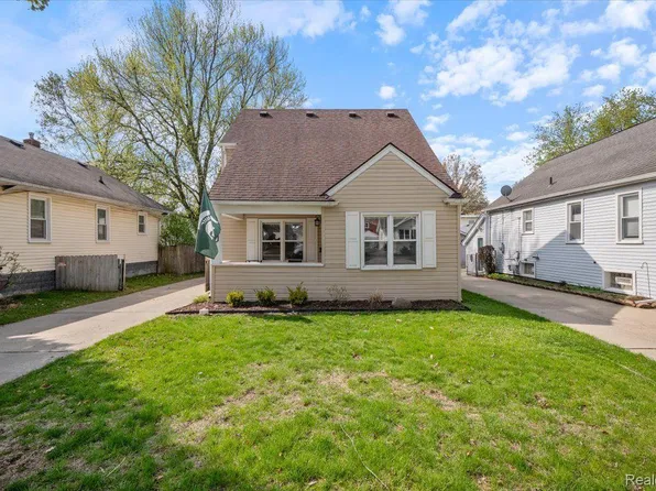 237 W Tacoma St, Clawson, MI 48017