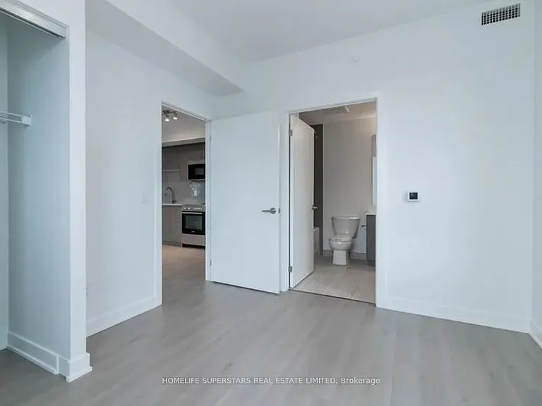 607 King St W #510 — Photo 9