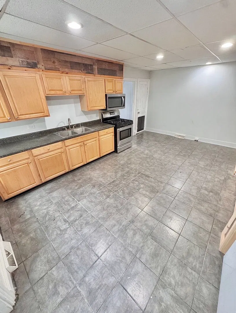 1847 E Emmaus Ave — Photo 2