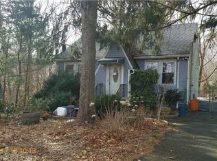 100 5th Ave, Kings Park, NY 11754