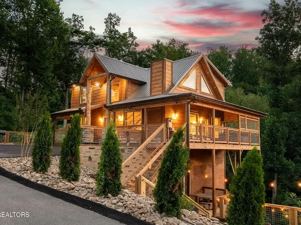 466 Loop Rd, Gatlinburg, TN 37738