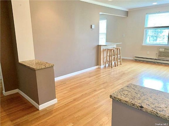 3rd image of 698 Sierra Vista Ln