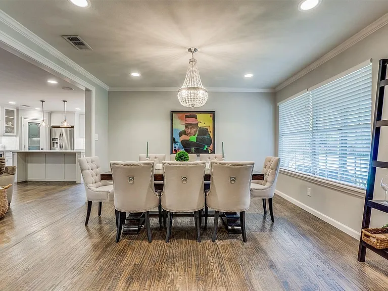 6711 Kingsbury Dr — Photo 3