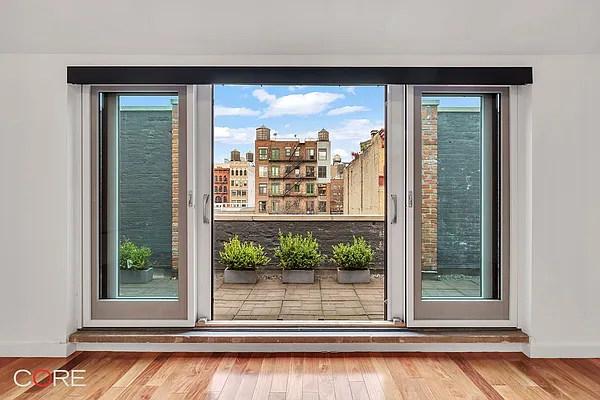 Rented by CORE | media 19