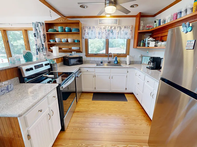 701 Teakwood Ln — Photo 13