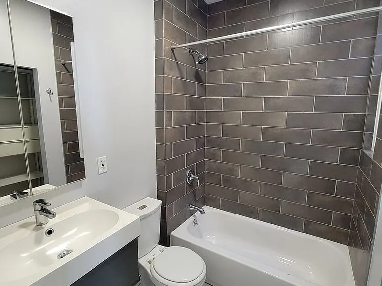 3835 Macarthur Blvd — Photo 11