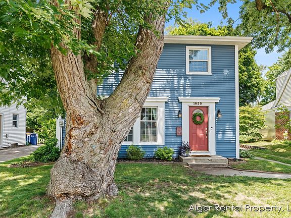 3rd image of 1039 Alger St SE