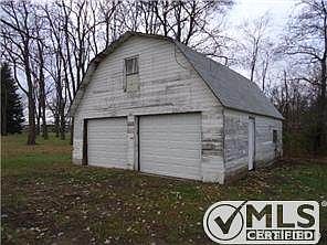 261-907661 Garage.JPG