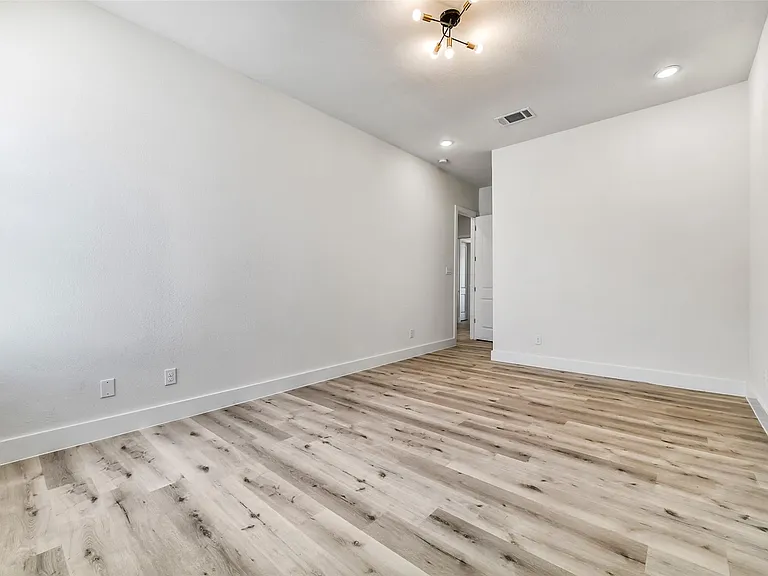 5906 Saint Augustine St #C — Photo 25