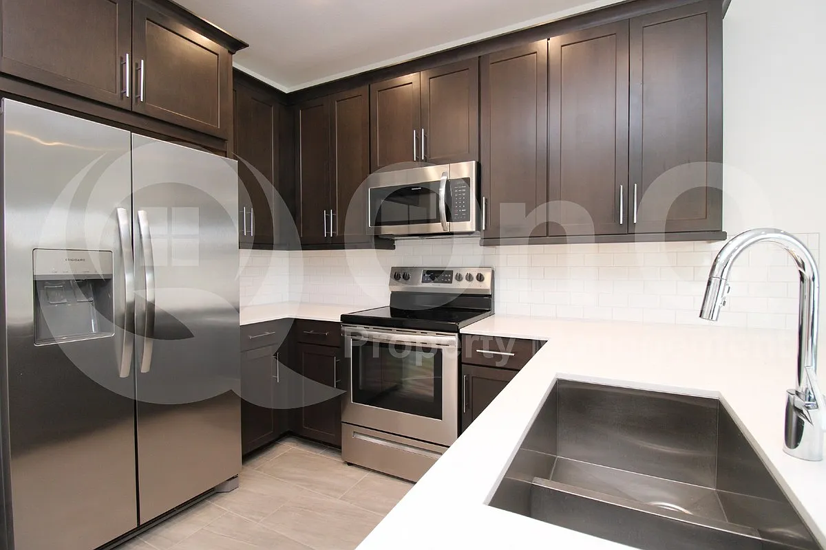 3 bed, 2.0 bath, 1310 sqft, $2,000 — Photo 2