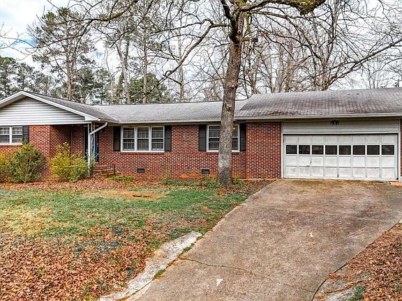 2nd image of 13 Jefferson Dr SW