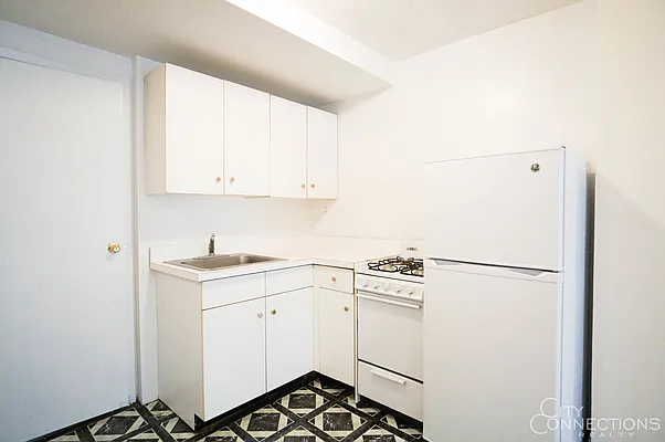 Rented by City Connections Realty | media 12