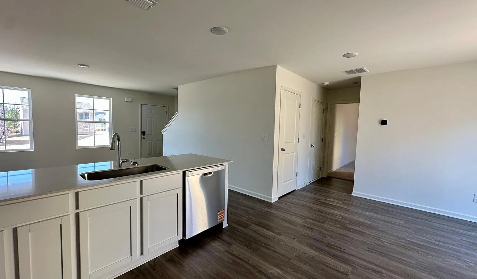 4 bed, 1900 sqft, $1,995 — Photo 4