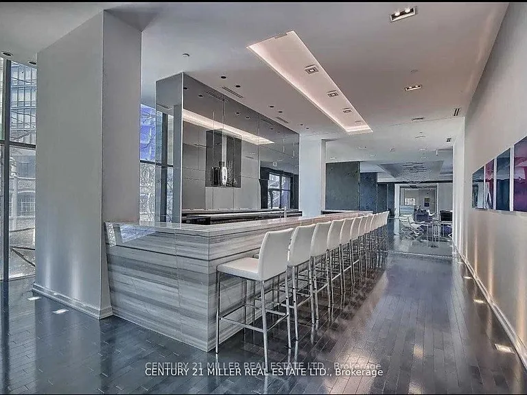 37 Grosvenor St #1504 — Photo 11