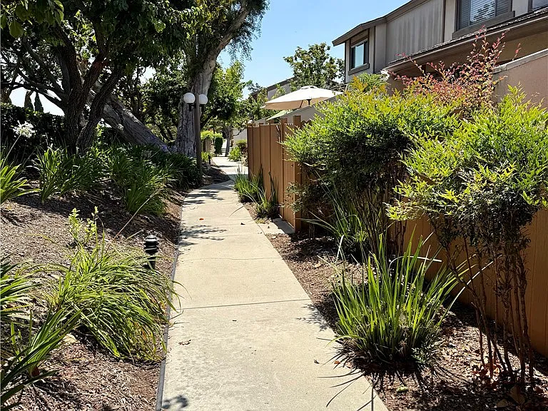 1715 N Gilbert St — Photo 17