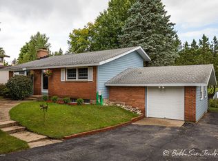 5039 10 Mile Rd NE, Rockford, MI 49341