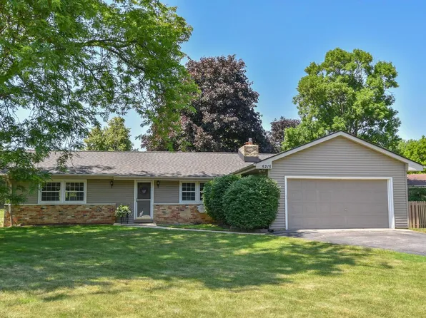 5215 S Balboa DRIVE, New Berlin, WI 53151