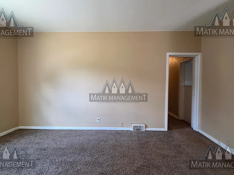 16 9th Ave NE #1 — Photo 5