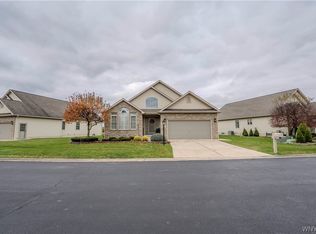 8 Forest Lake Dr, North Tonawanda, NY 14120