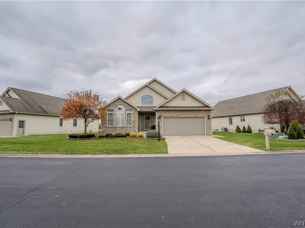8 Forest Lake Dr, North Tonawanda, NY 14120