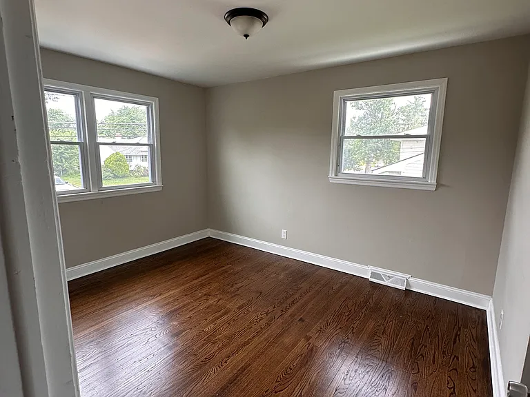 422 Howard Rd — Photo 16