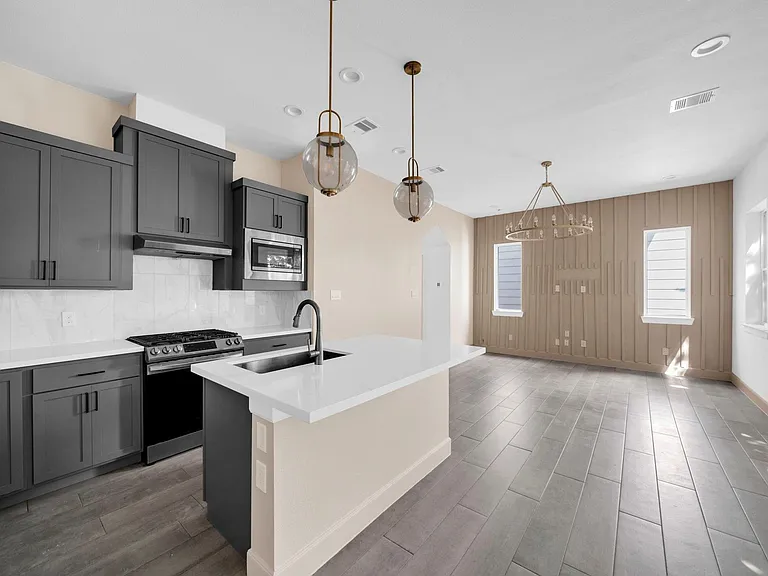 9551 Neuens Rd #B — Photo 4