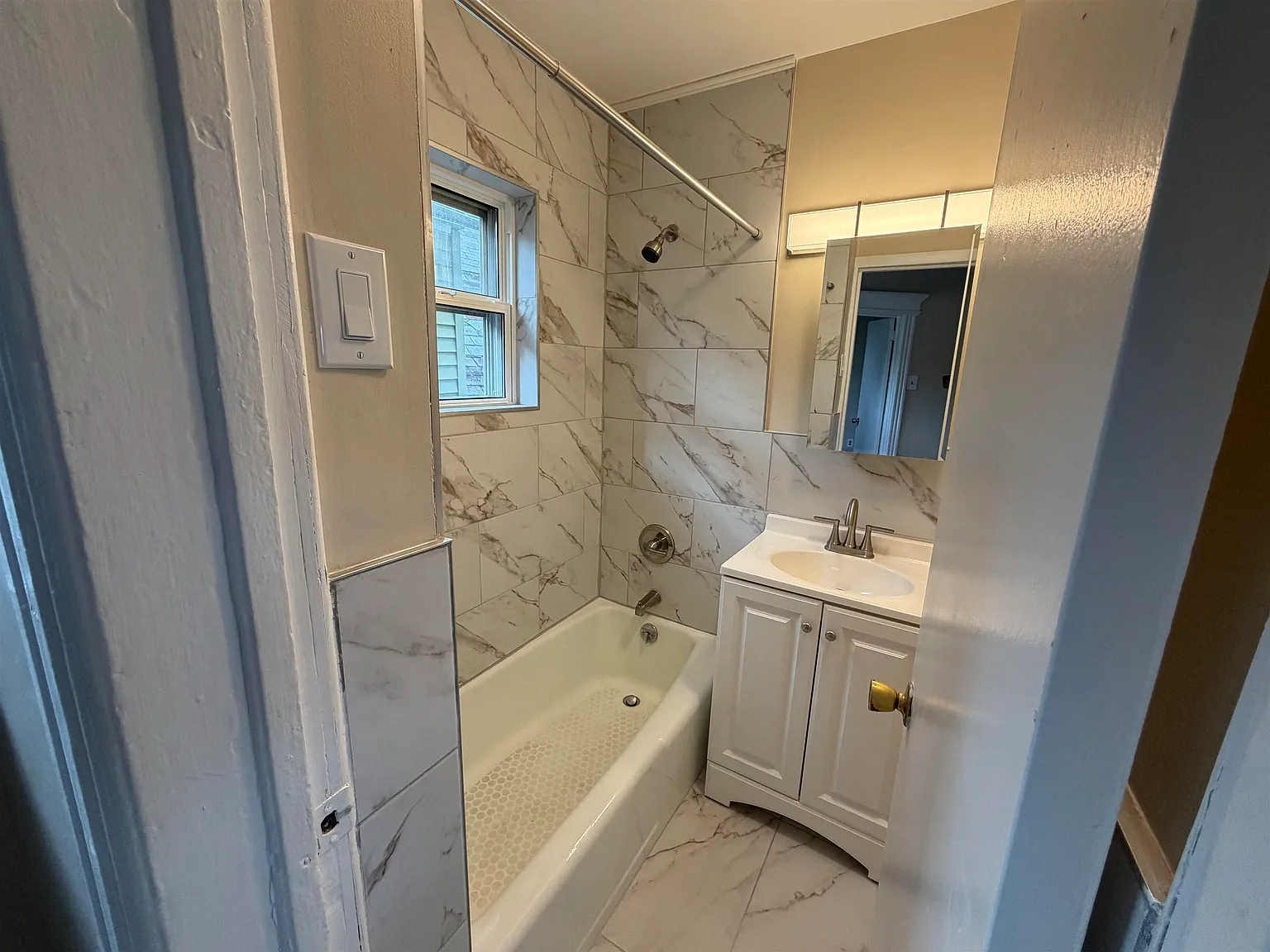 2 bed, 1.0 bath, $2,000 — Photo 4