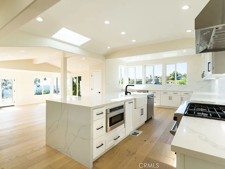 2850 Zell Dr — Photo 13
