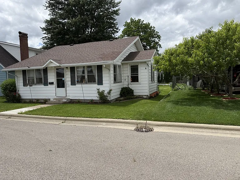 O804 Court St — Photo 2