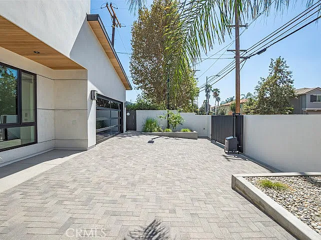 2 bed, 1200 sqft, $4,000 — Photo 4