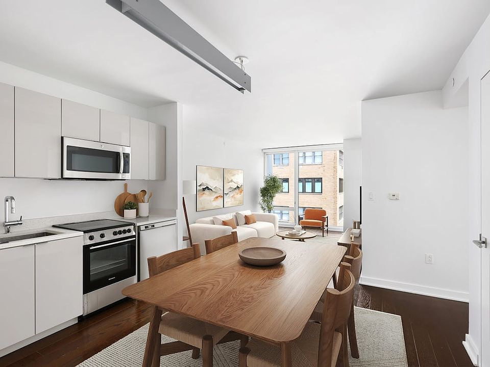 1st image of 400 W 113th St #902