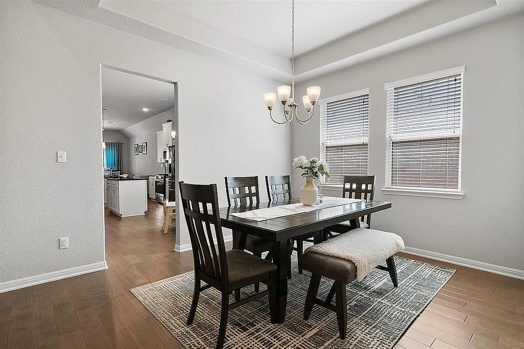 4 bed, 2637 sqft, $2,850 — Photo 2