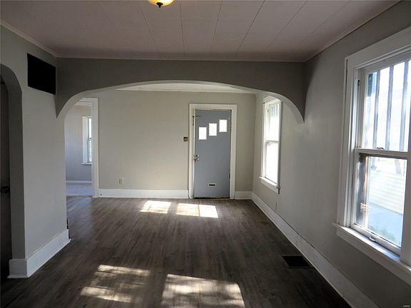 3rd image of 2440 Hodges Ave